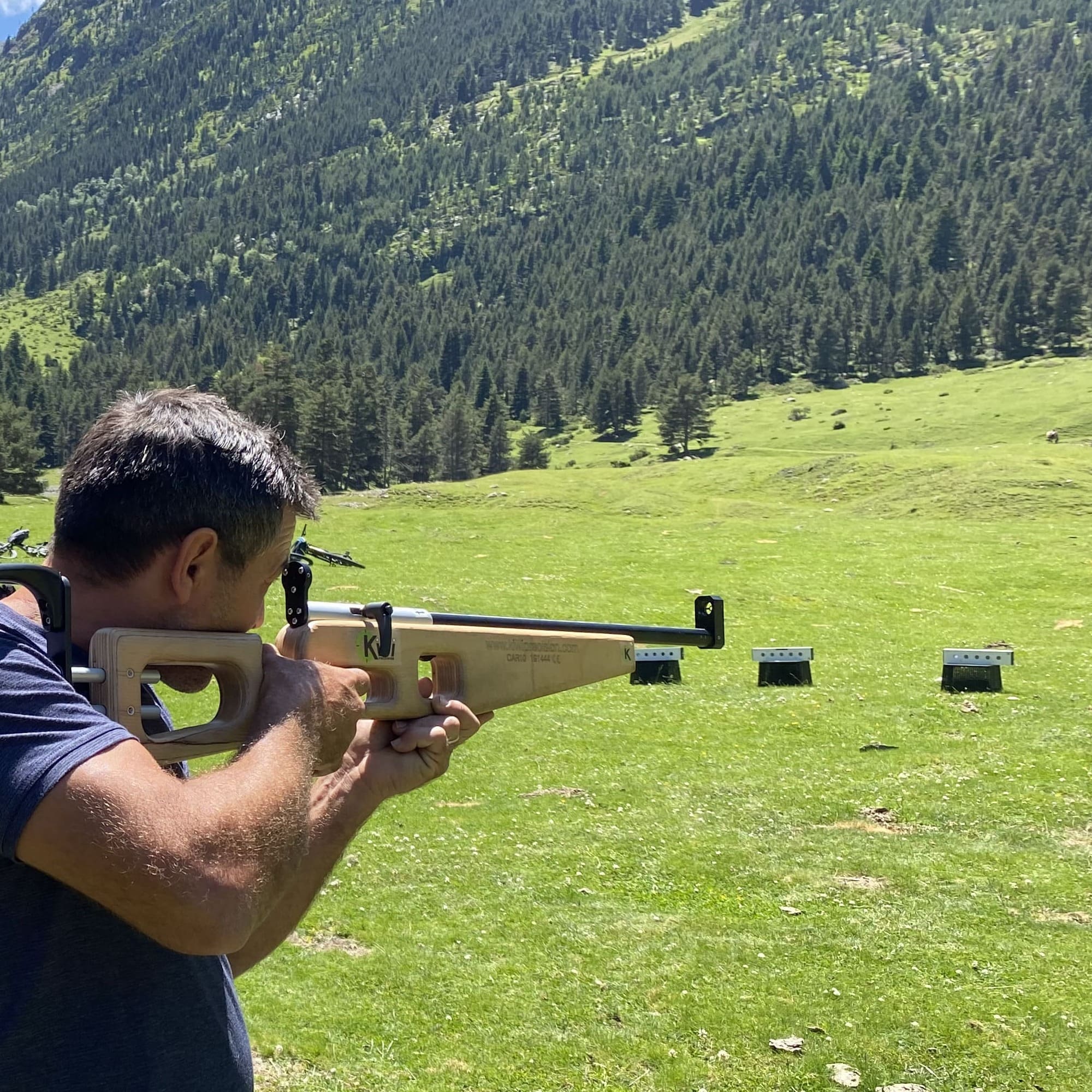 Séance de tir à la carabine biathlon dans la vallée du Rieumajou